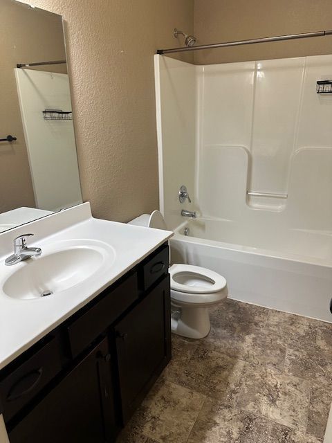 Building Photo - Modern 3-Bed, 2 Bath Townhome Near Brighto...