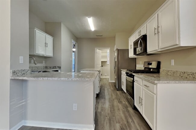 Building Photo - 7022 Echo Pines Dr