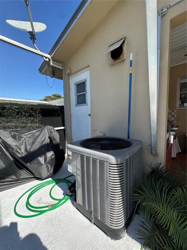 Building Photo - 120 Pocatella St