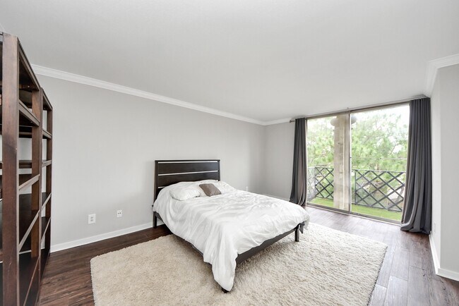 Building Photo - 2333 Bering Dr