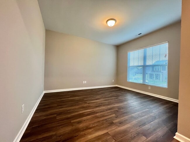 Building Photo - Like New 4 Bedroom Home w/ 2 Car Garage