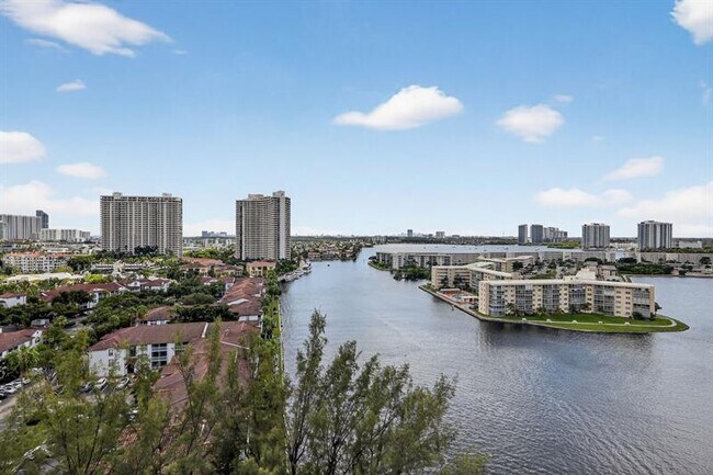 Building Photo - 18151 NE 31st Ct