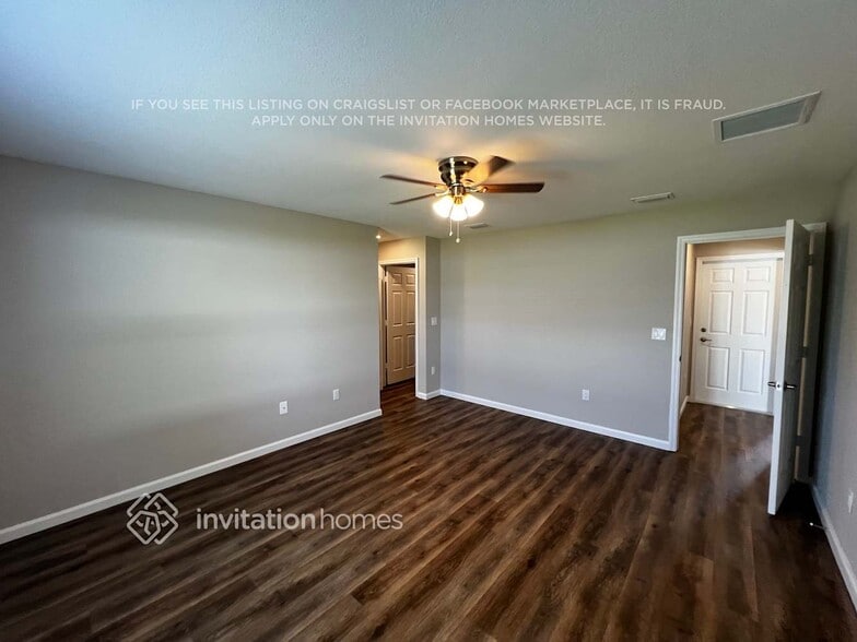 Building Photo - 1109 SW Khan Dr