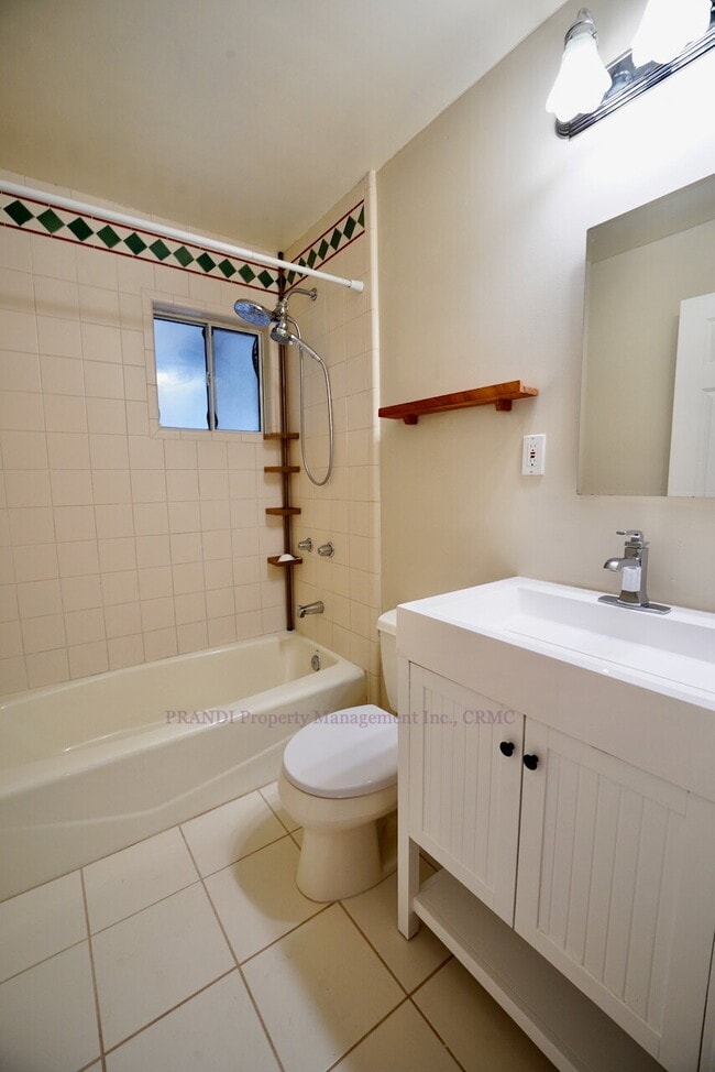 Building Photo - Novato Home with Big Yard, Backs to Pioneer Park!