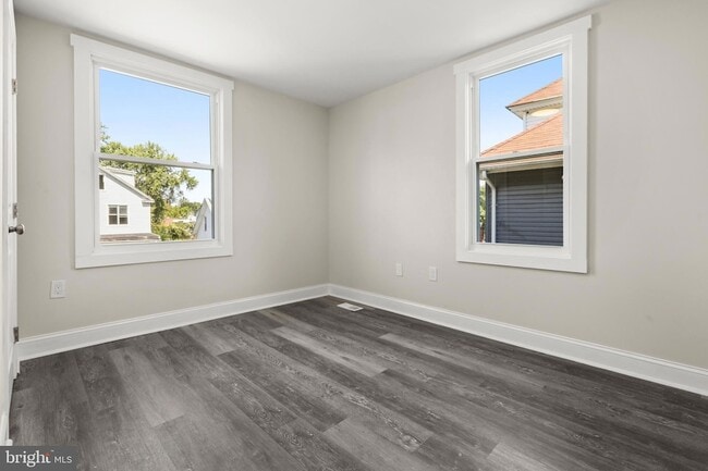 Building Photo - 505 McCabe Ave