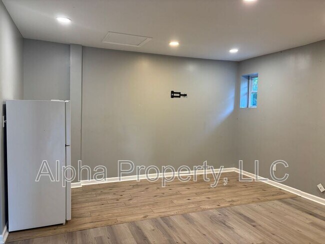 Primary Photo - 205 Floyd Rd