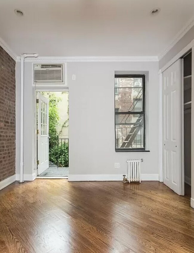 Primary Photo - 275 E 10th St