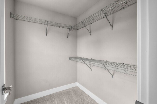 Building Photo - Triple Ridge 3 bed 3 bath home, Pool Access, A/C, Flexible Living Space!