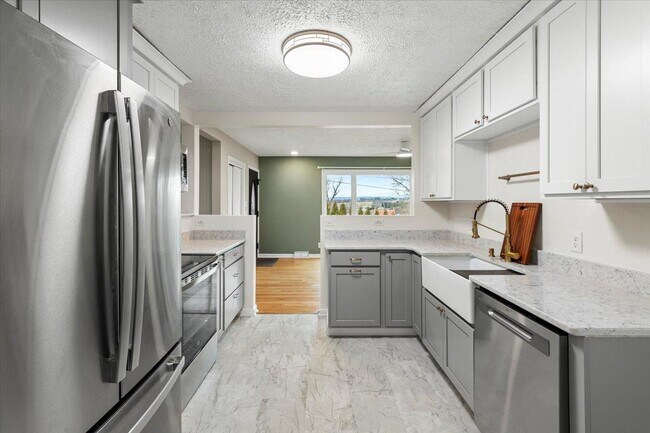 Building Photo - 100 9th Ave