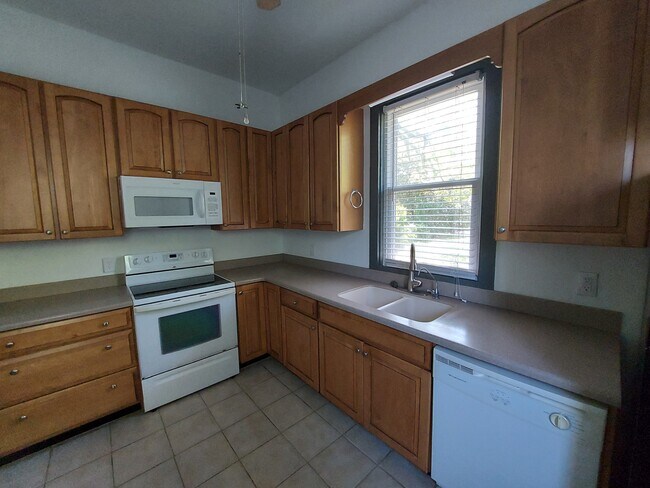 Building Photo - 3805 Lamar St