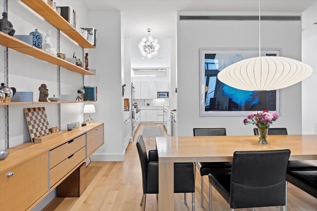 Building Photo - 1823 W Race Ave