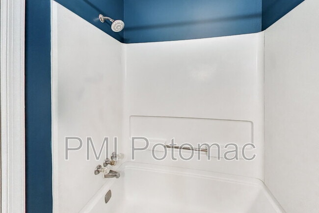 Building Photo - 18310 Streamside Dr