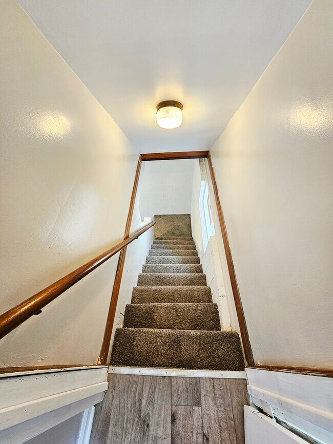 Building Photo - Move-In Ready 3BR/1BA Home w/ 2-Car Garage | Recently Updated