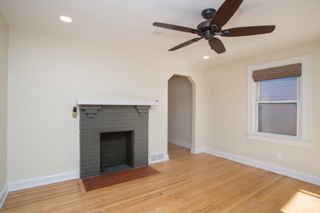 Building Photo - 1319 Hull St