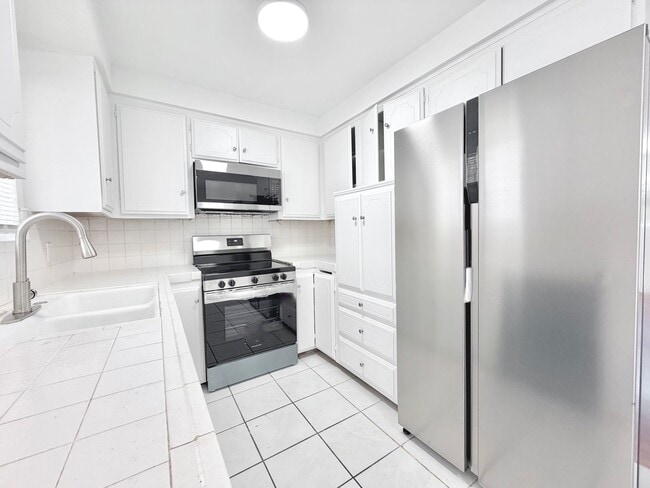 Building Photo - 540 E Hyde Park Pl