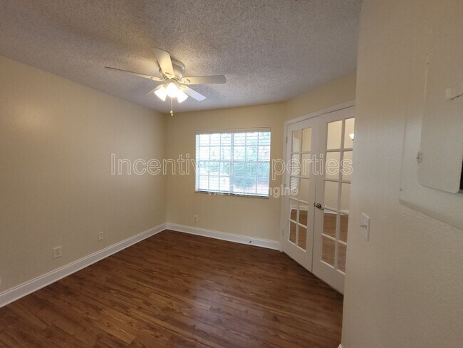 Building Photo - 575 Bloomington Ct