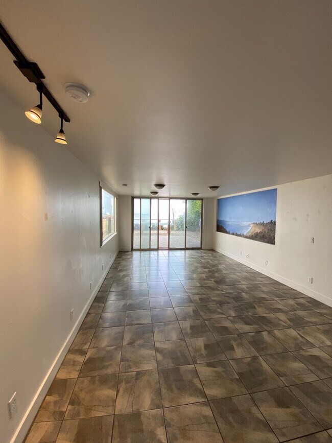 Building Photo - 6571 Del Playa Dr