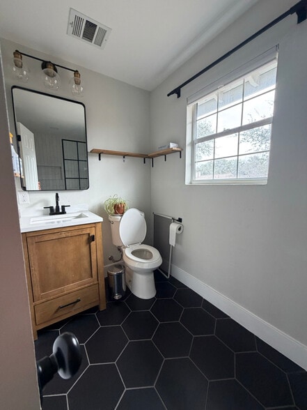 Building Photo - 4805 Brook Creek Cove