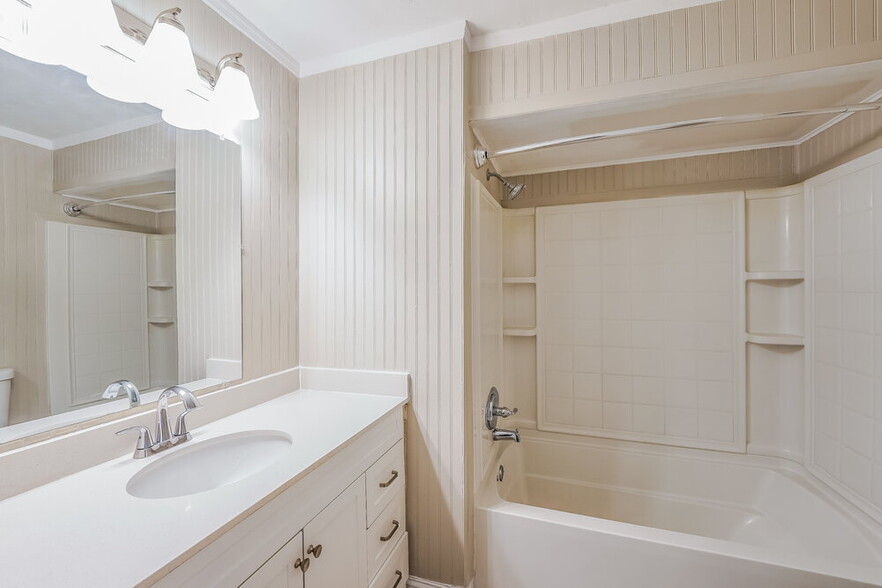 Building Photo - 5064 Darlene Dr