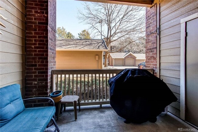 Building Photo - LOCATION LOCATION!! 2-bed 2-bath condo loc...
