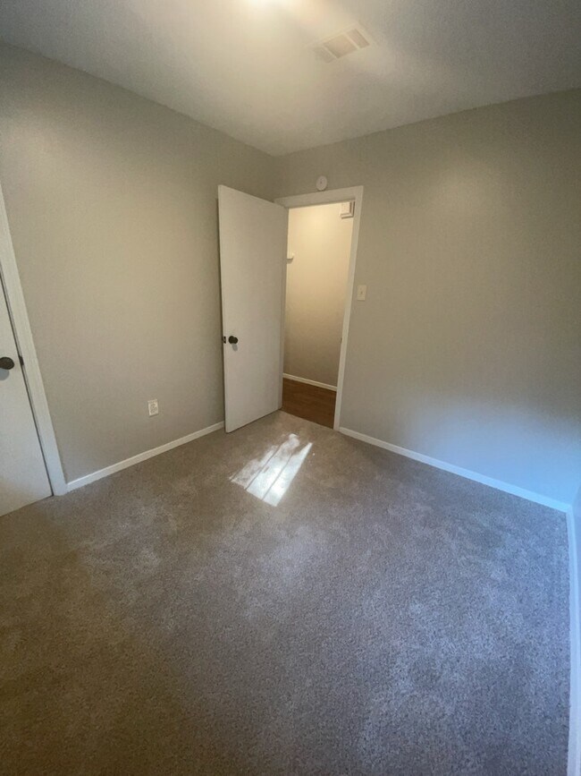 Building Photo - 327 Grover Cleveland Cir