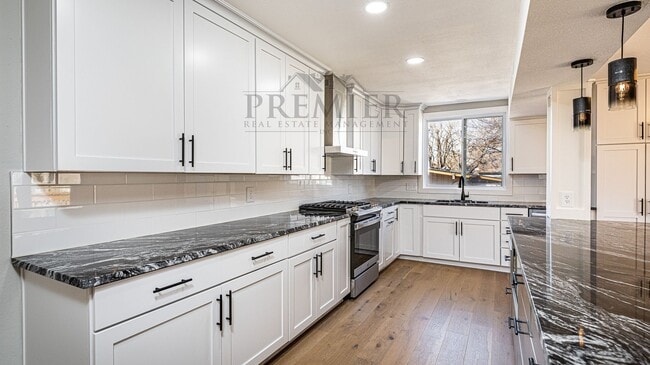 Building Photo - 7509 Lamar Ave