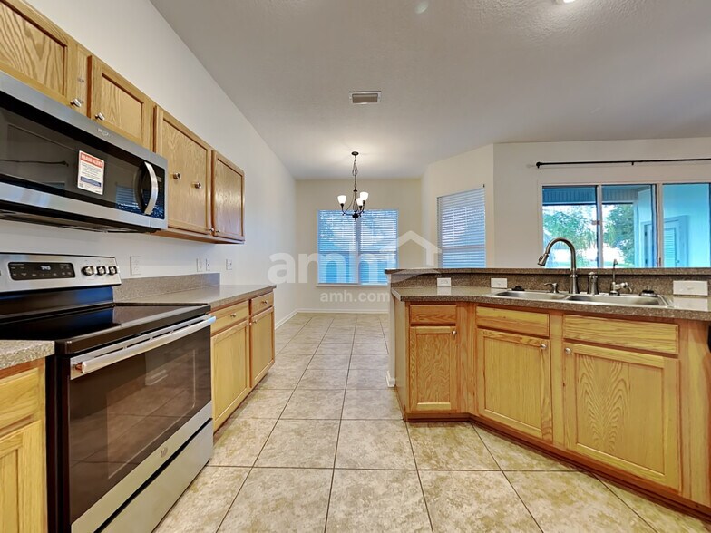 Building Photo - 14136 Fish Eagle Dr E