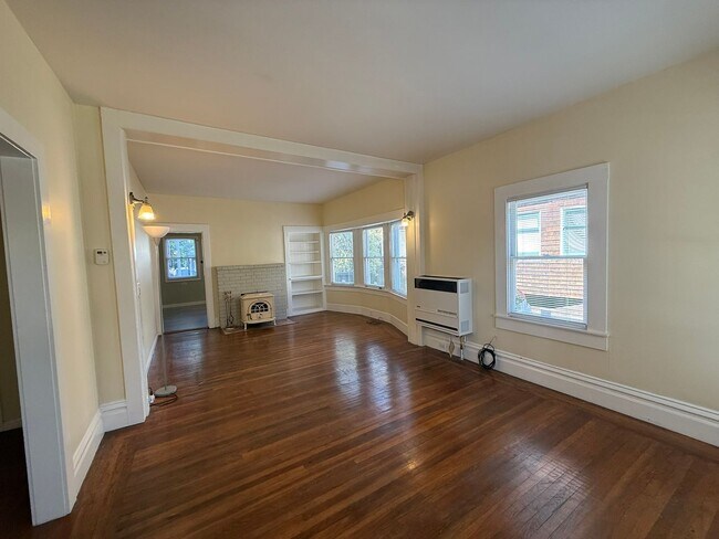 Building Photo - 5BR 1.5BA Berkeley Home | W/D, Dishwasher, Backyard + Storage Near Shattuck & Berkeley Bowl