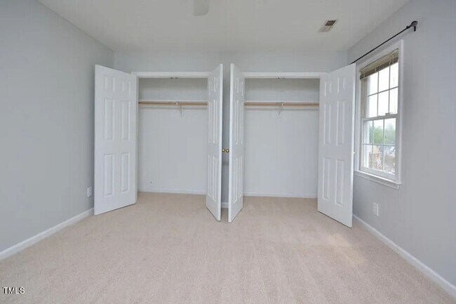 Building Photo - Spacious and Updated!  4 Bedrooms, LVP Flo...