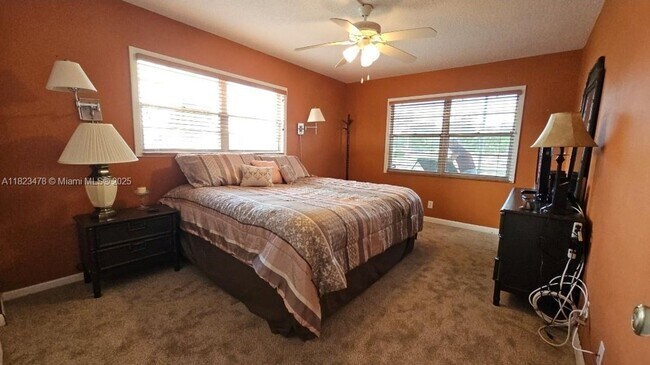 Building Photo - 1044 Harwood D