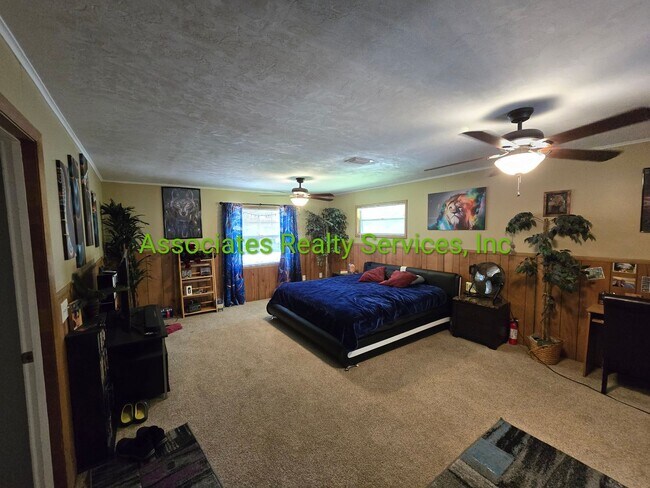 Building Photo - Huge home on acreage with Greenhouse and P...