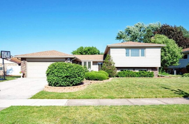 Primary Photo - 857 Kings Point Dr W
