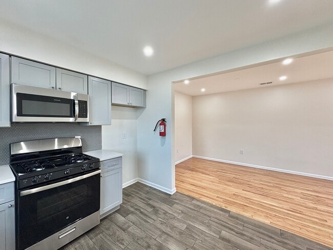 Building Photo - 156 Ridgewood Ave