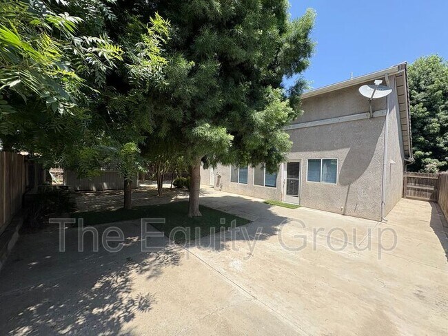 Building Photo - 703 W Russell Ave