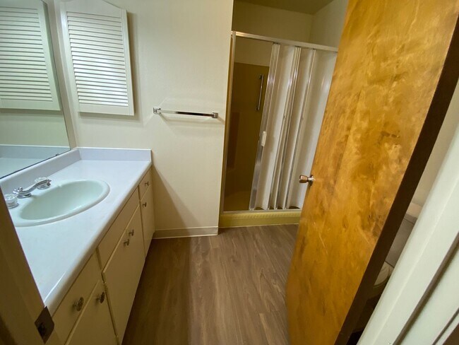 Building Photo - Cozy apartment for rent in Visalia