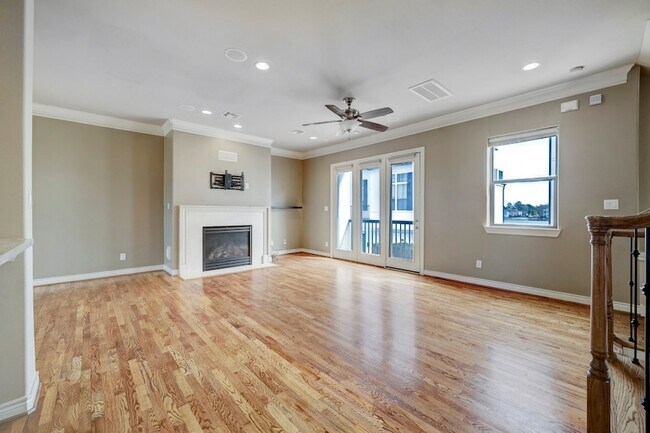 Building Photo - 8906 Lakeshore Bend Dr