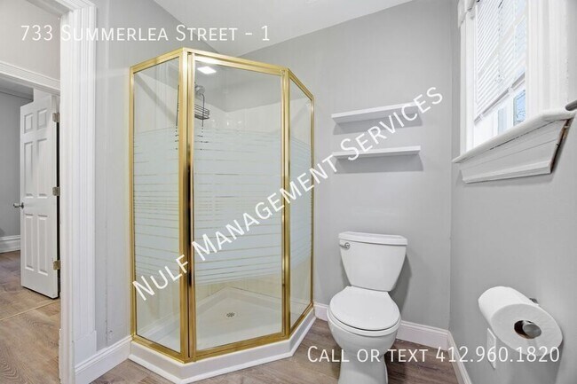 Building Photo - 733 Summerlea St