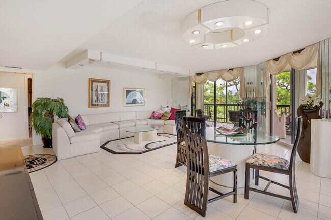 Building Photo - 5279 Fountains Dr S