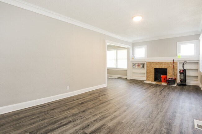 Building Photo - 1606 E 72nd St