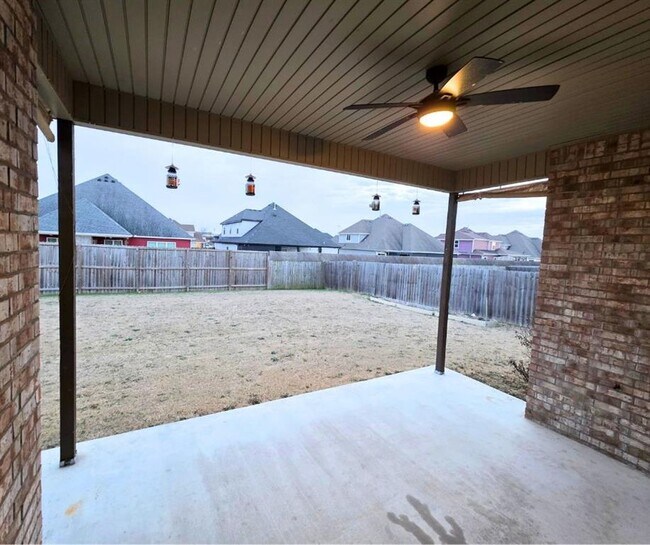 Building Photo - 1001 W Ashmore Landing Loop