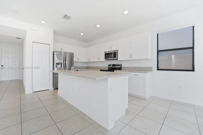 Building Photo - 11036 W 35th Way