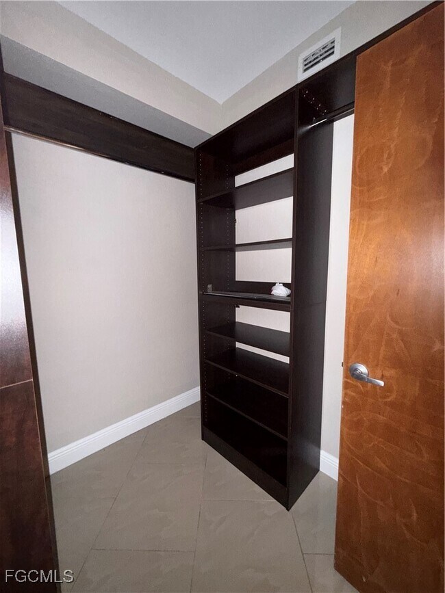 Building Photo - 8555 Bernwood Cove Loop