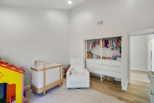 Building Photo - Experience Coastal Living at Its Finest in...