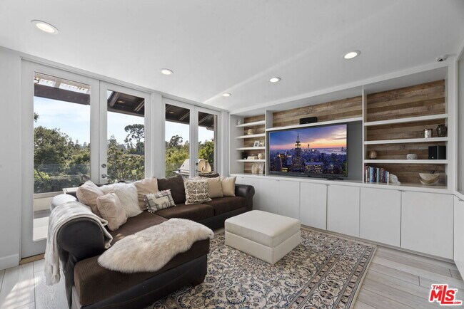 Building Photo - 641 Walther Way