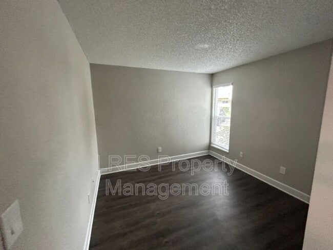 Building Photo - 2560 Woodgate Blvd