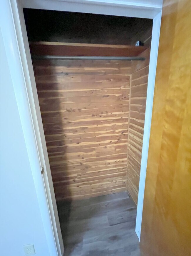 Building Photo - Nice 2-Bedroom Home Available in Quiet Neighborhood in Northwest Goshen