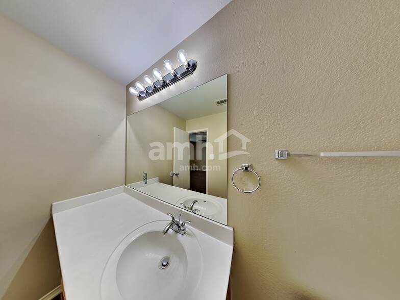 Building Photo - 1227 Deerhound Pl