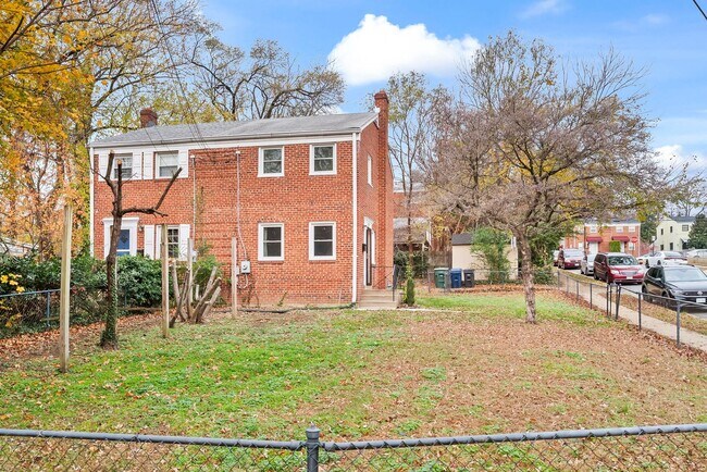 Building Photo - 4332 Utica Ave
