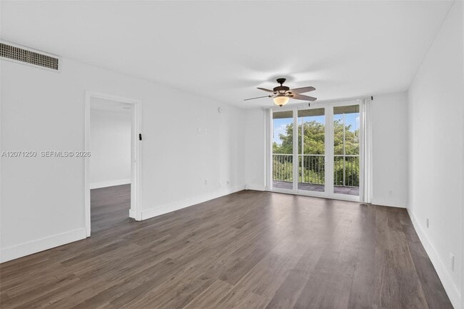 Building Photo - 250 Jacaranda Dr