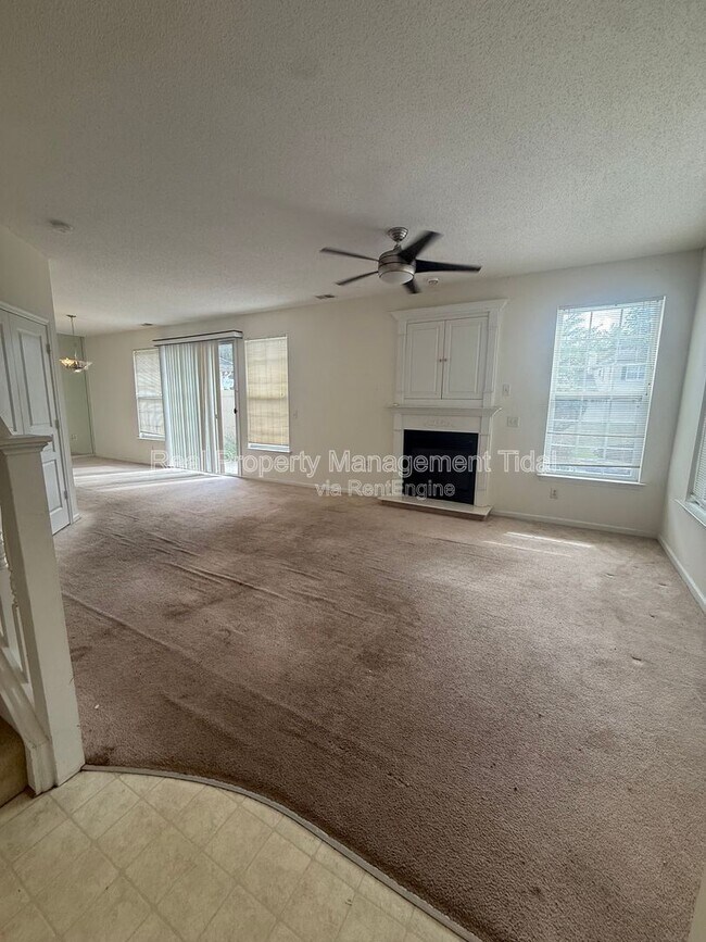 Building Photo - 5813 Ludington Dr
